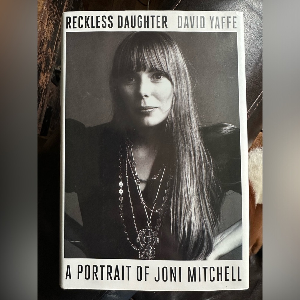 Hardcover  Reckless Daughter A Portrait of Joni Mitchell